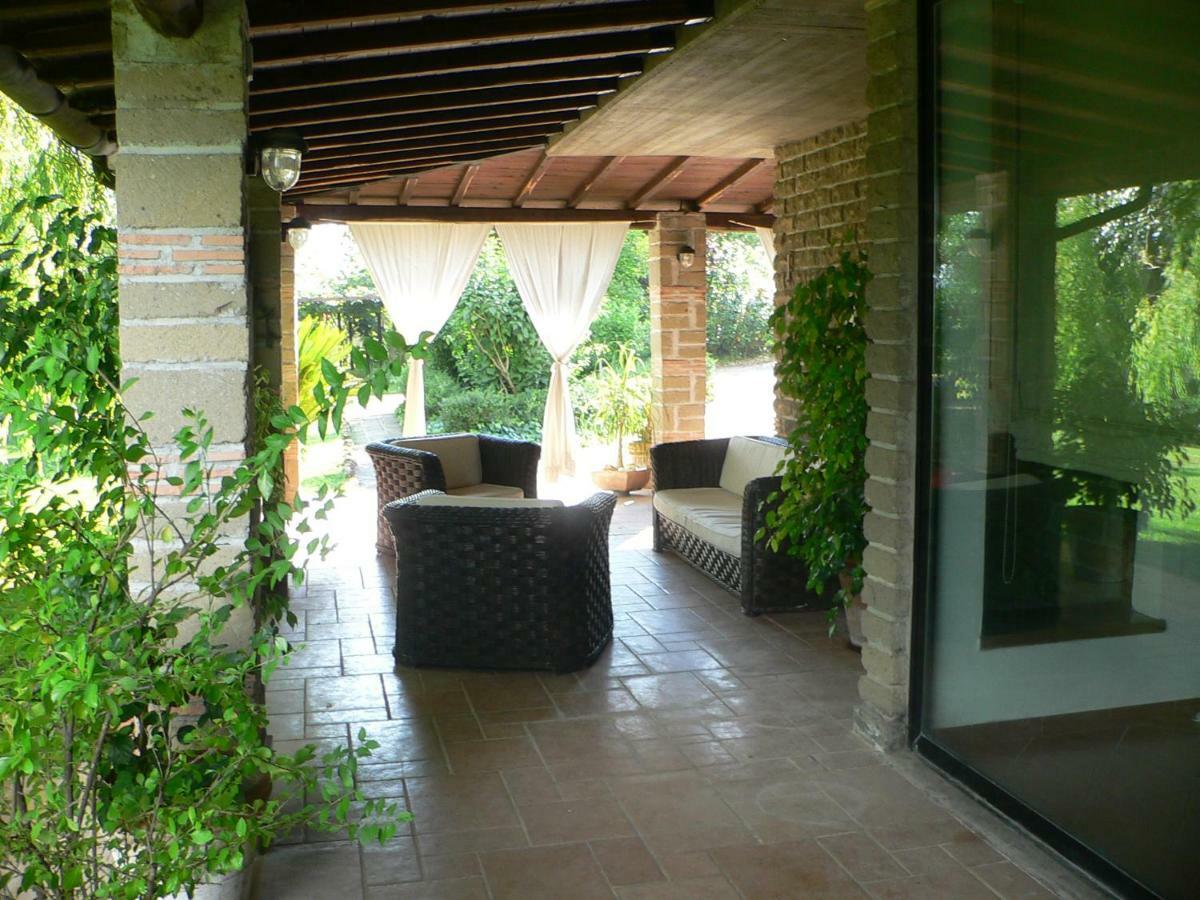 Villa Con Piscina Canale Monterano Eksteriør billede